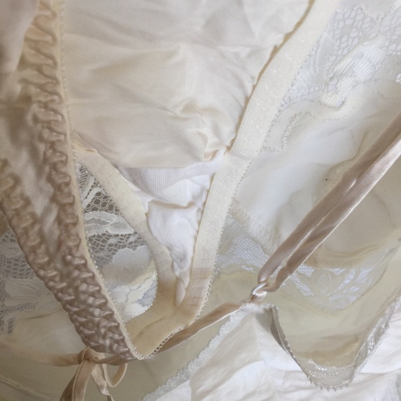 Vintage Silk Victoria's Secret White Nightie - Picture 8 of 9